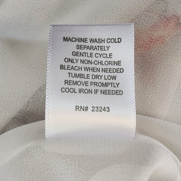 Soho New York & Company size M floral off the shoulder blouse - Picture 4 of 4